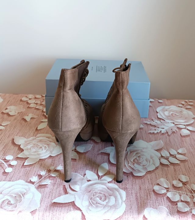 Stivaletto donna con tacco tg.40 marrone nuovi