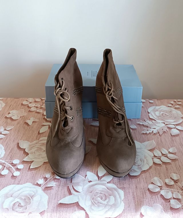 Stivaletto donna con tacco tg.40 marrone nuovi