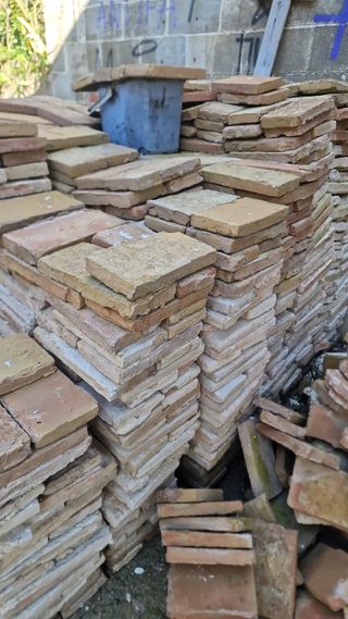 Ladrillos macizos rusticos antiguos