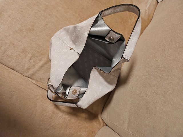 Chollo.  Regalo dia de la Madre. Bolso guess. Prec