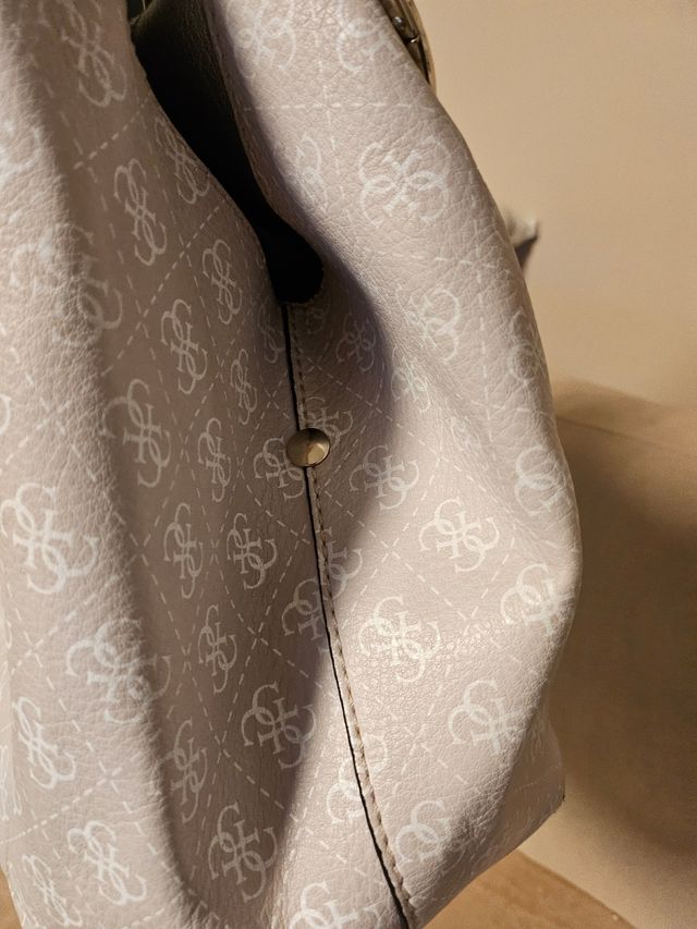 Chollo.  Regalo dia de la Madre. Bolso guess. Prec