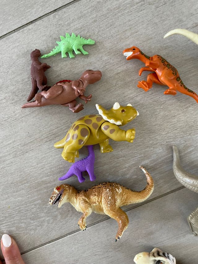 Dinosaurios muñecos