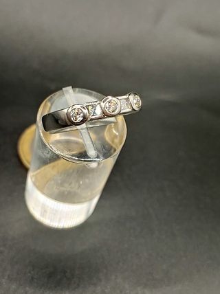 Anillo oro blanco con diamantes