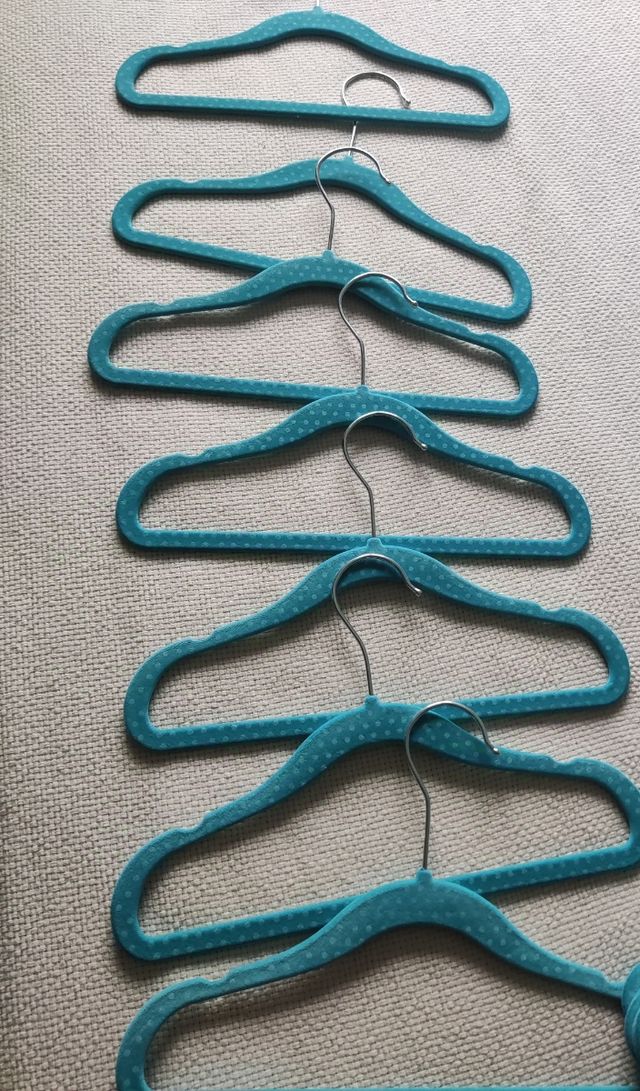 Lote de perchas infantiles 