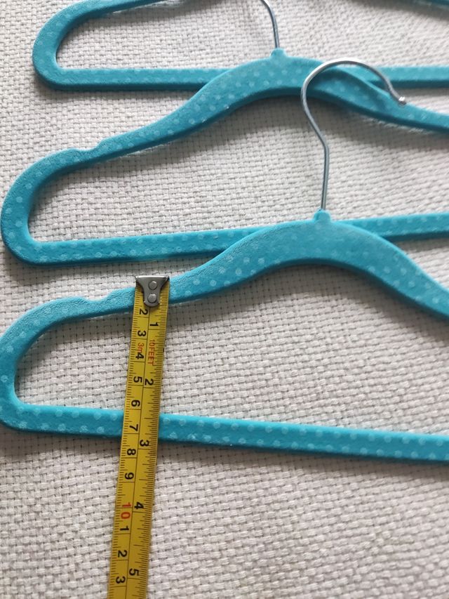 Lote de perchas infantiles 