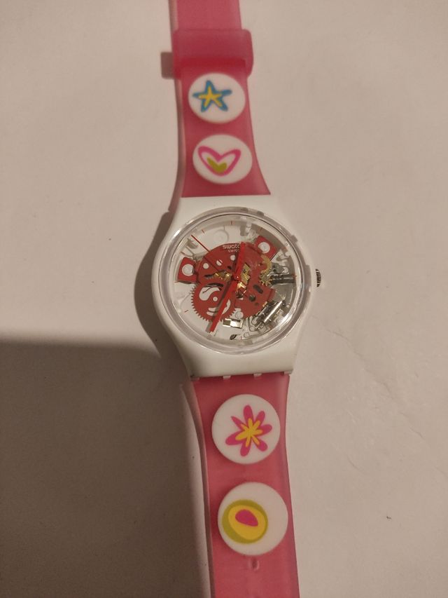 Reloj marca Swatch diámetro 33 mm.