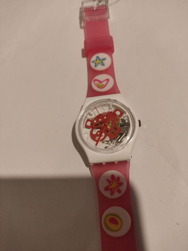 Reloj marca Swatch diámetro 33 mm.