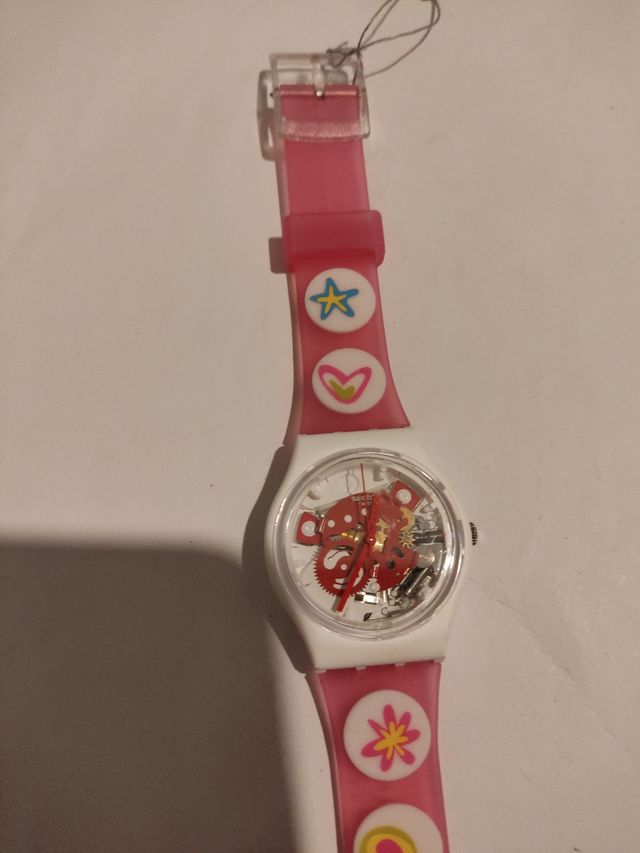 Reloj marca Swatch diámetro 33 mm.