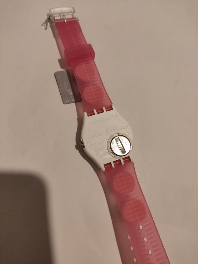 Reloj marca Swatch diámetro 33 mm.