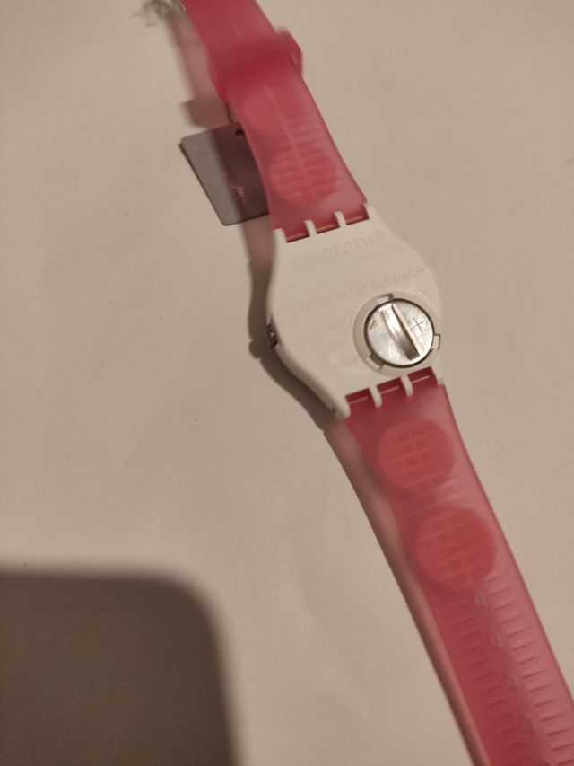 Reloj marca Swatch diámetro 33 mm.