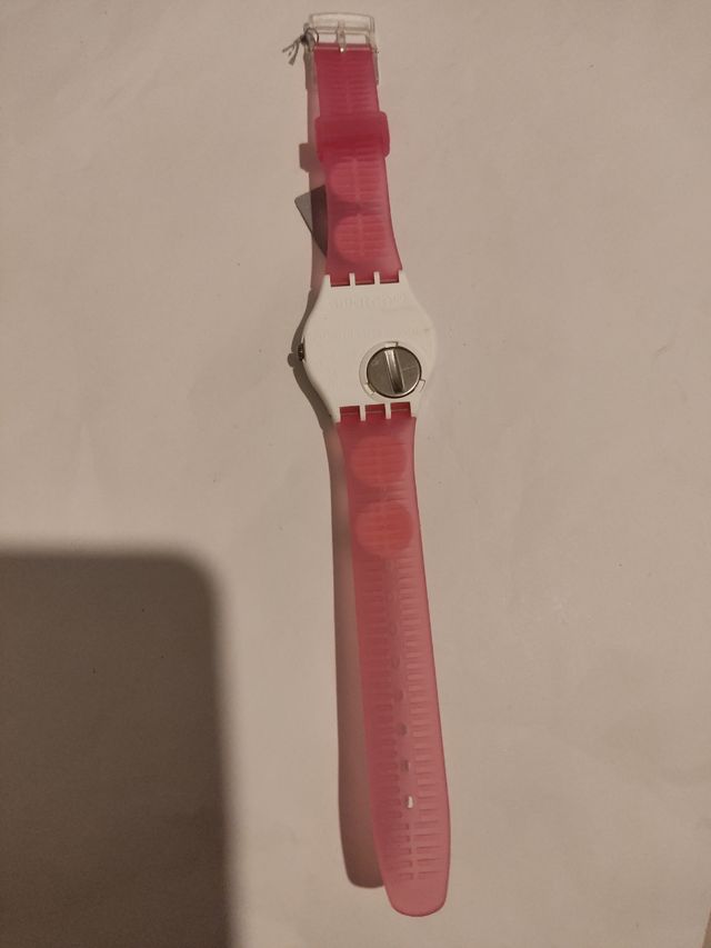 Reloj marca Swatch diámetro 33 mm.