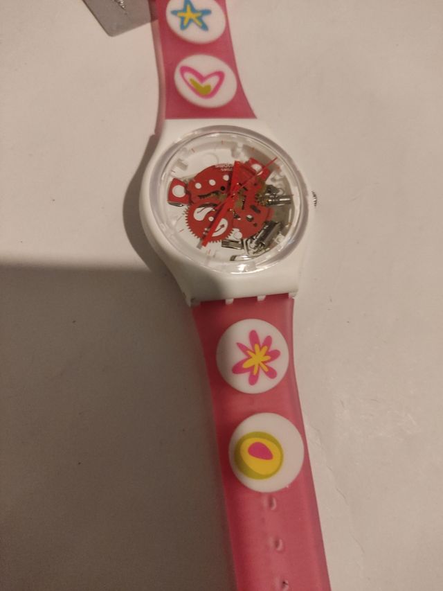 Reloj marca Swatch diámetro 33 mm.