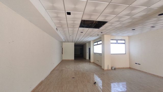 LOCAL EN ALQUILER EN YECLA MUY GRANDE.