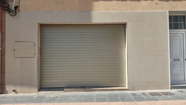 LOCAL EN ALQUILER EN YECLA MUY GRANDE.