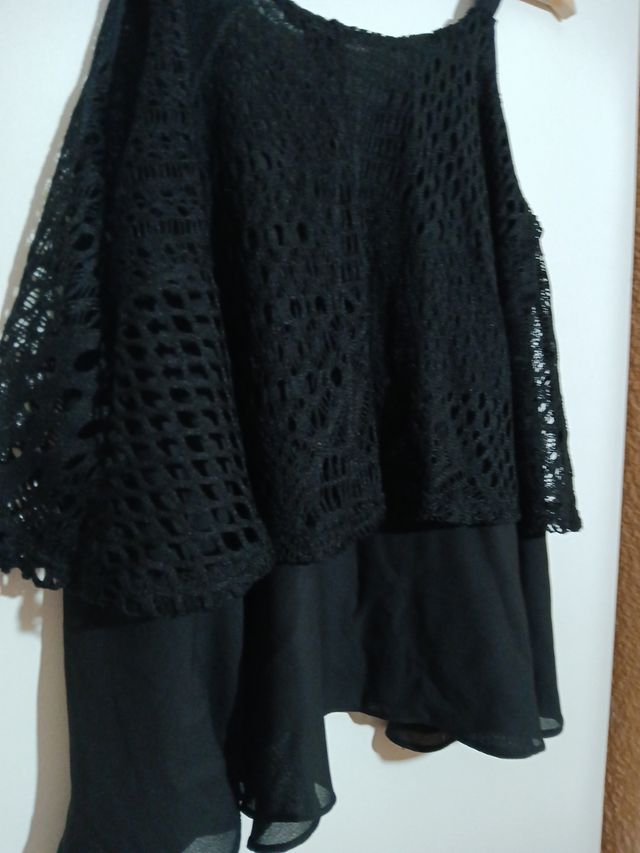 Top de tirantes negro