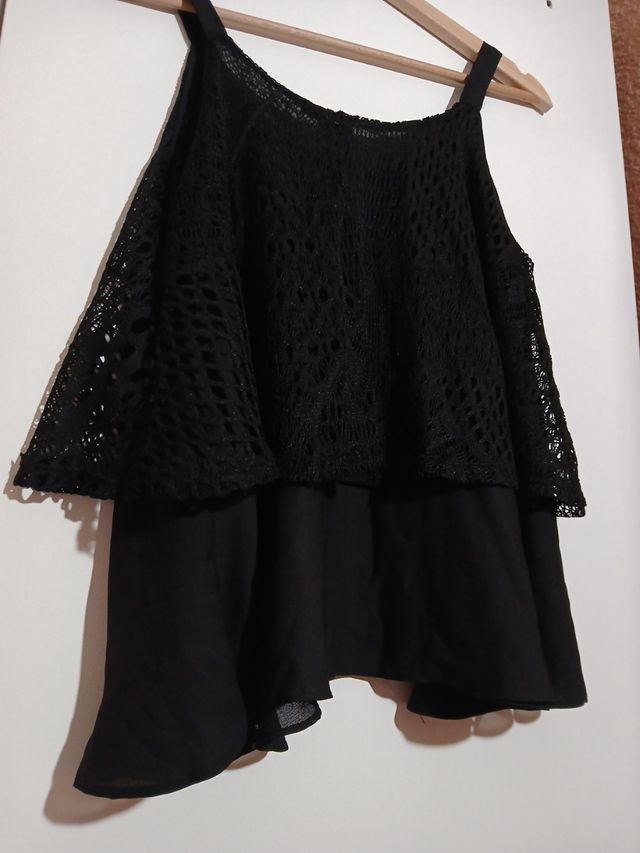Top de tirantes negro
