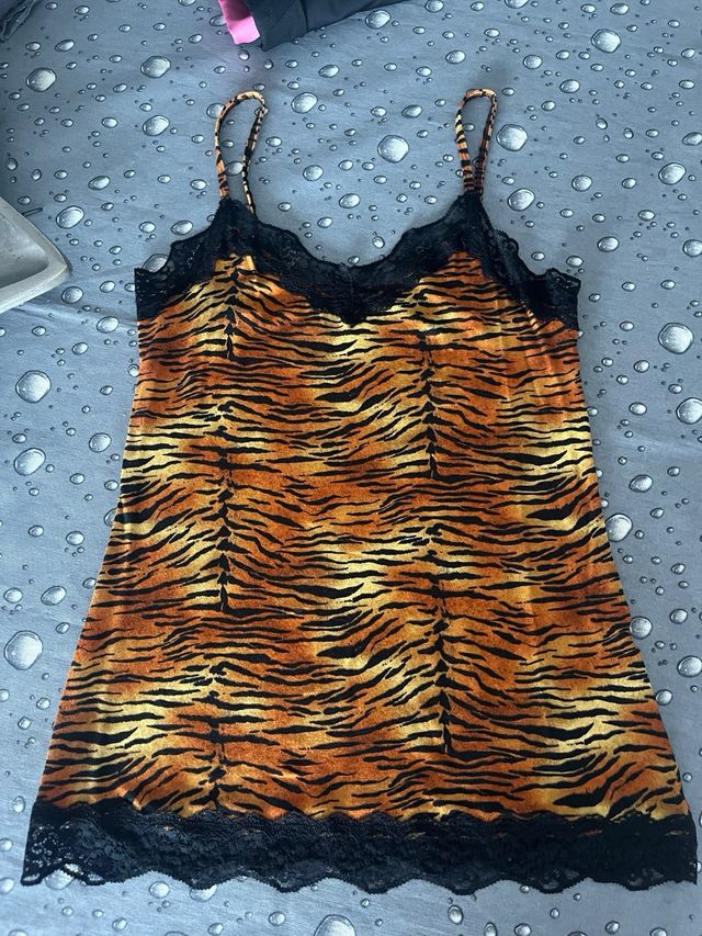 Camiseta tirantes y encaje T-M