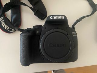 Camara de fotos CANON EOS 2000D