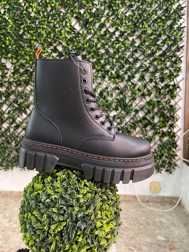 Botas negras 25 tallas 3738394041