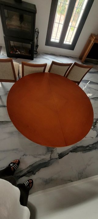 Mesa de comedor extensible y 4 sillas