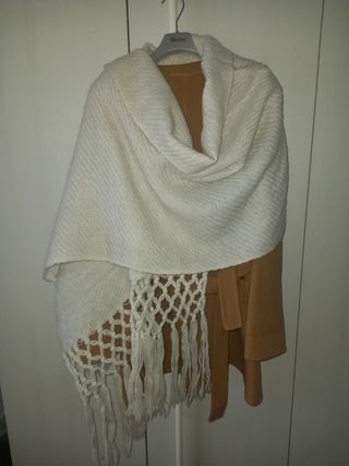 Grande sciarpa/scialle bianco 