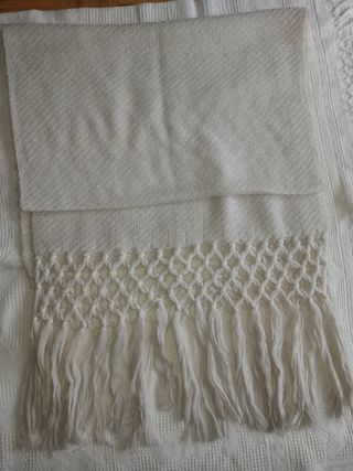 Grande sciarpa/scialle bianco 