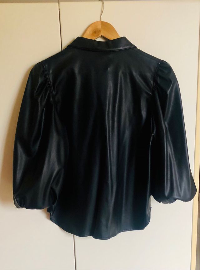 Zara SobreCamisa efecto piel