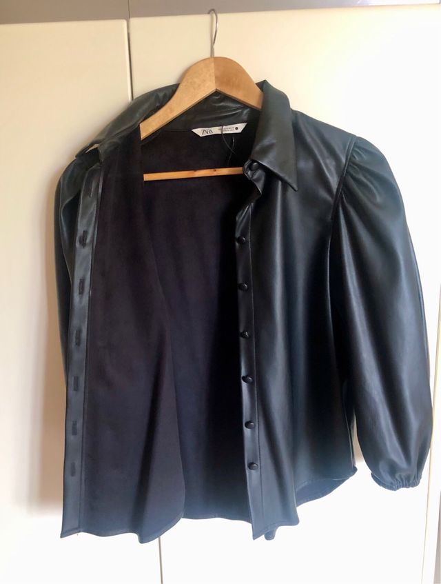 Zara SobreCamisa efecto piel