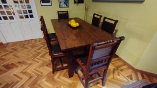 6 Sillas antiguas restauradas repujadas haya