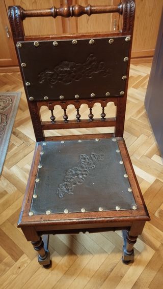 6 Sillas antiguas restauradas repujadas haya