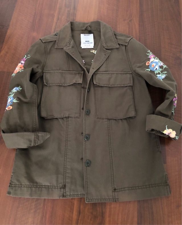 Cazadora con bordados