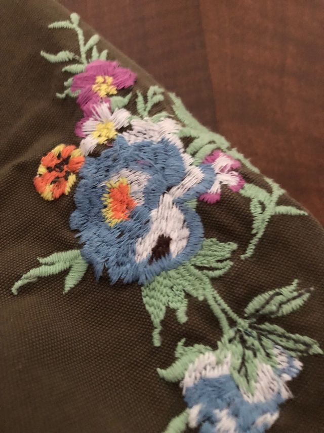 Cazadora con bordados