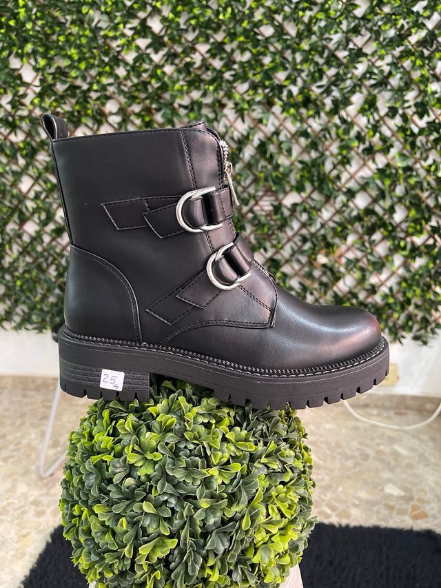 Botas negras 25tallas 36373839