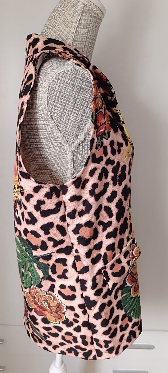 Blazer sin mangas estampado leopardo