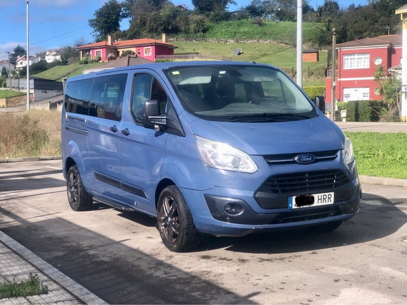 Ford Tourneo Custom 2013 - foto 1
