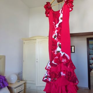 Traje de gitana rojo de flores