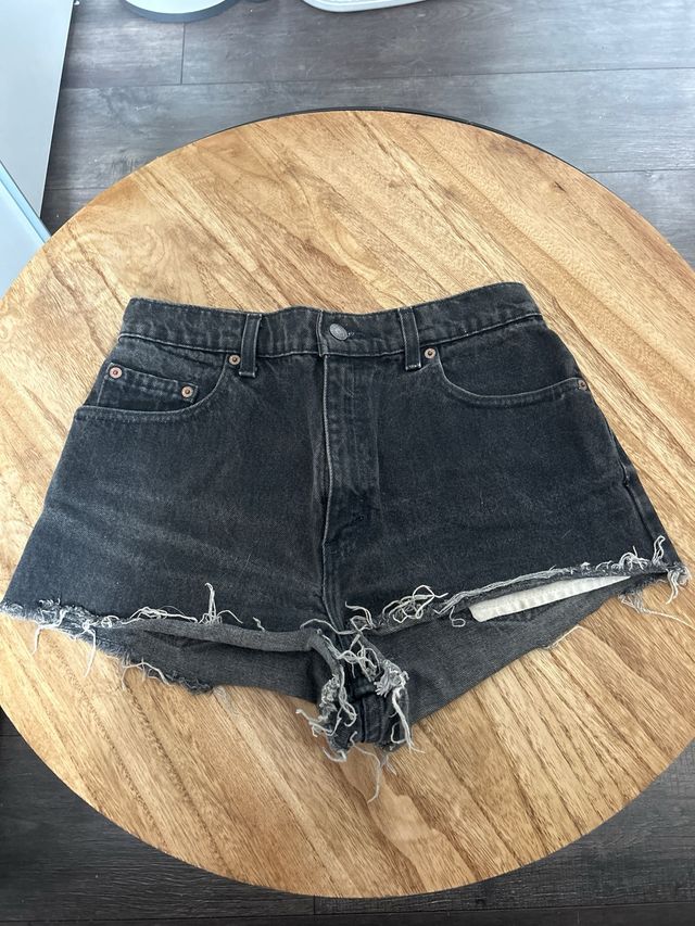 Short levis