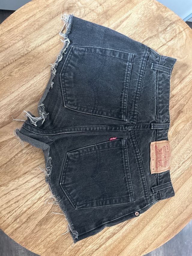 Short levis