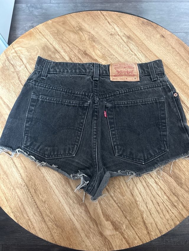 Short levis