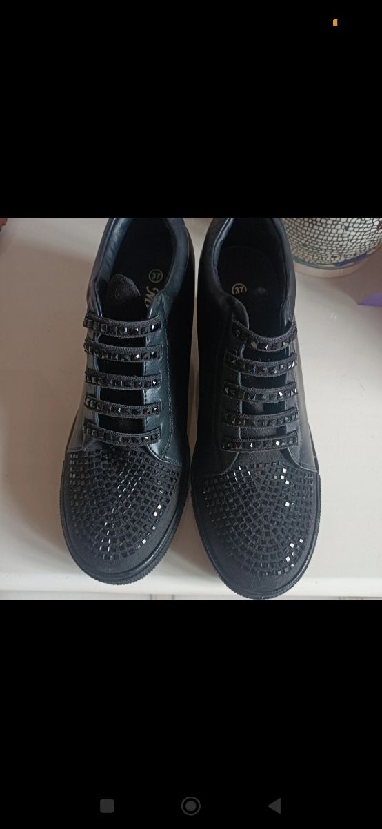 Scarpe nuove con rialzo interno tg 37