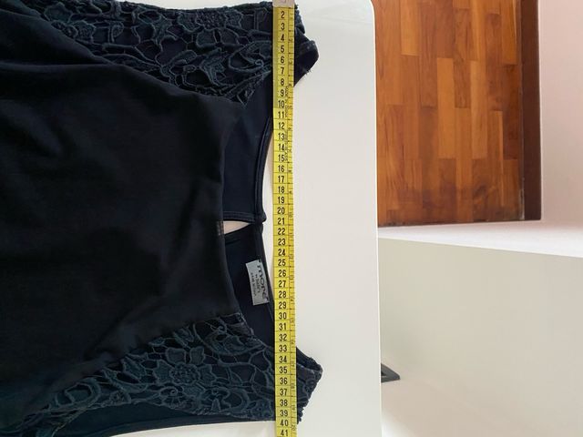 Abito tubino nero in maglina con inseriti in pizzo