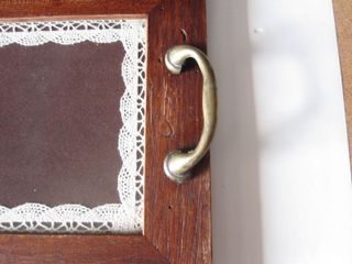Vassoio antico in legno piano vetro decoro cucito