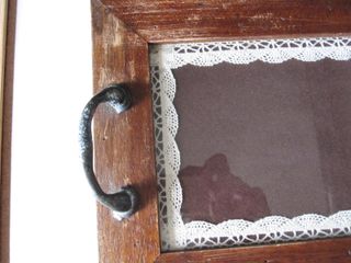 Vassoio antico in legno piano vetro decoro cucito