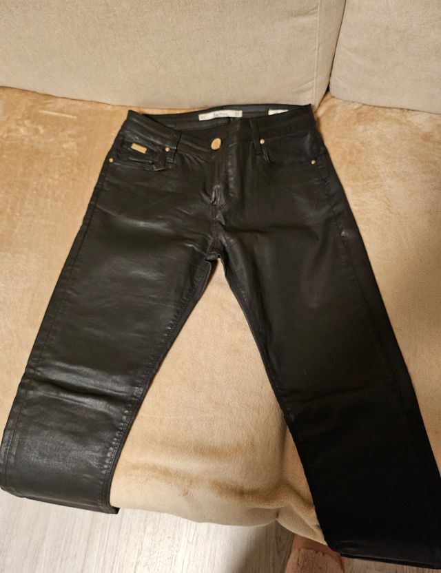 Un regalo! Pantalon encerado negro