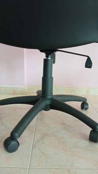 Sillón de oficina polipiel.