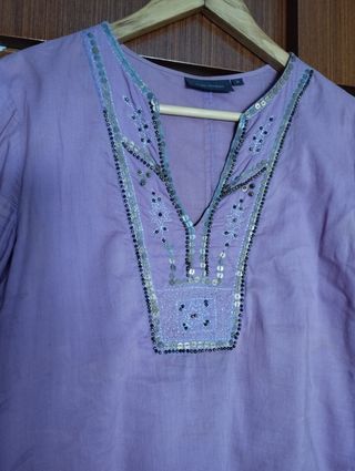 Blusa con lentejuelas. Kiabi Woman.
