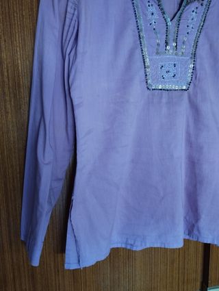 Blusa con lentejuelas. Kiabi Woman.