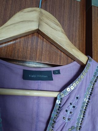 Blusa con lentejuelas. Kiabi Woman.