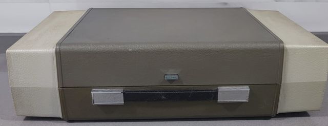 Tocadiscos Kolster con altavoces