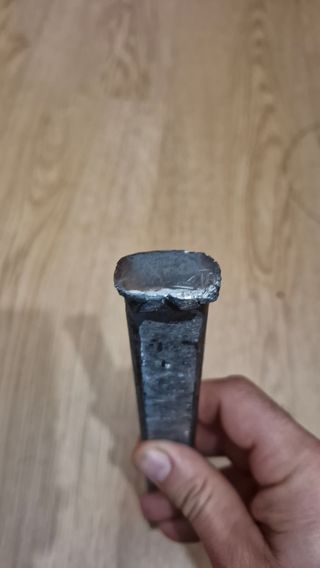cincel de metal hecho a mano 